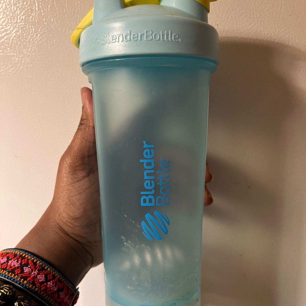 BlenderBottle Aqua Shaker with Yellow Lid